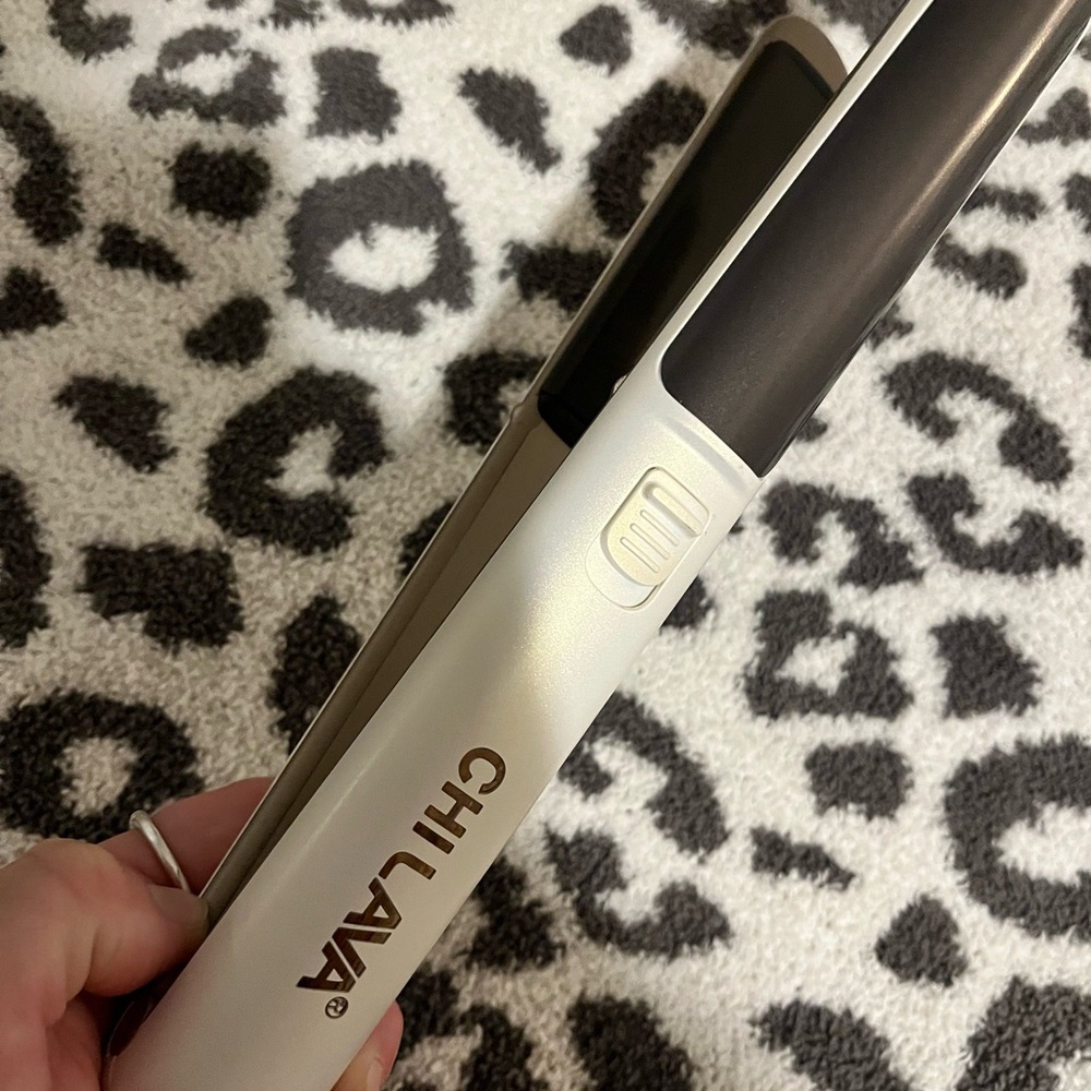 LAVA 4D Hairstyling Iron - White